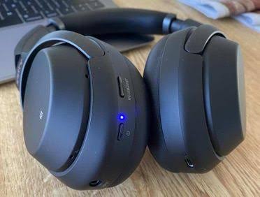 how to connect sony headphones to macbook