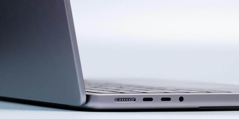 Left USB-C ports not working on MacBook pro