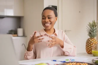 An Image of a nutritionist in session