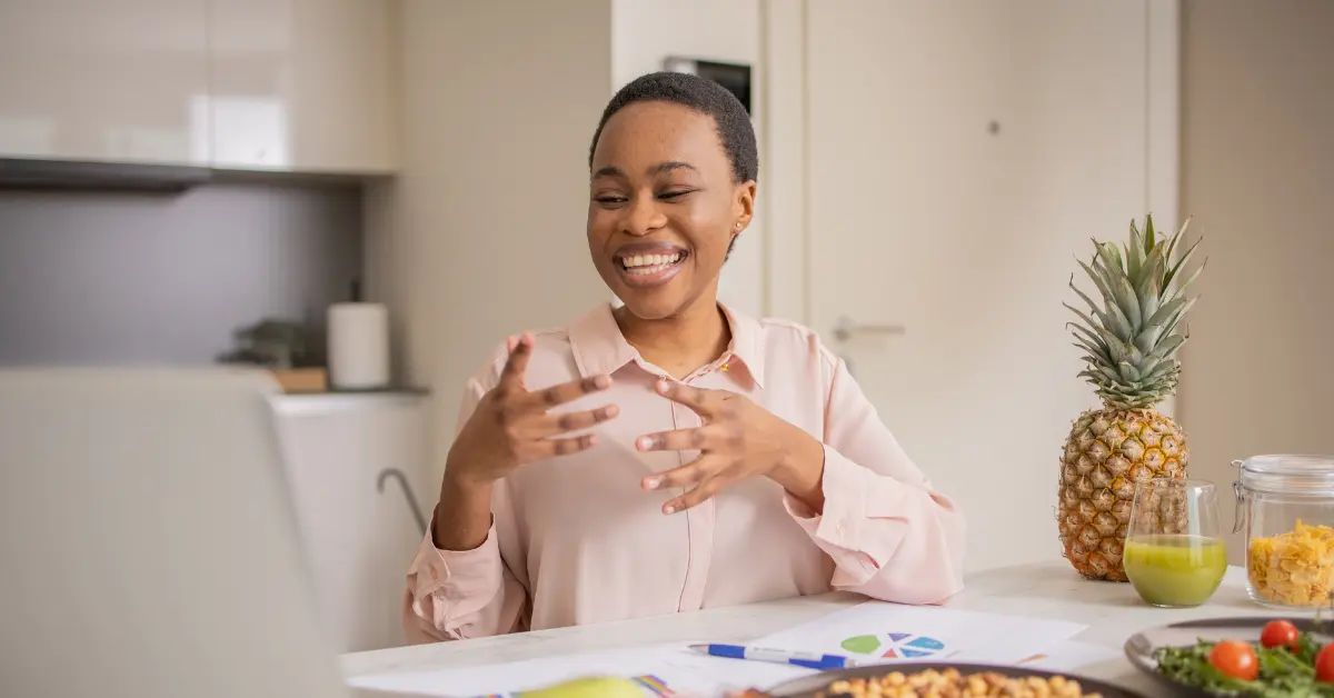 An Image of a nutritionist in session